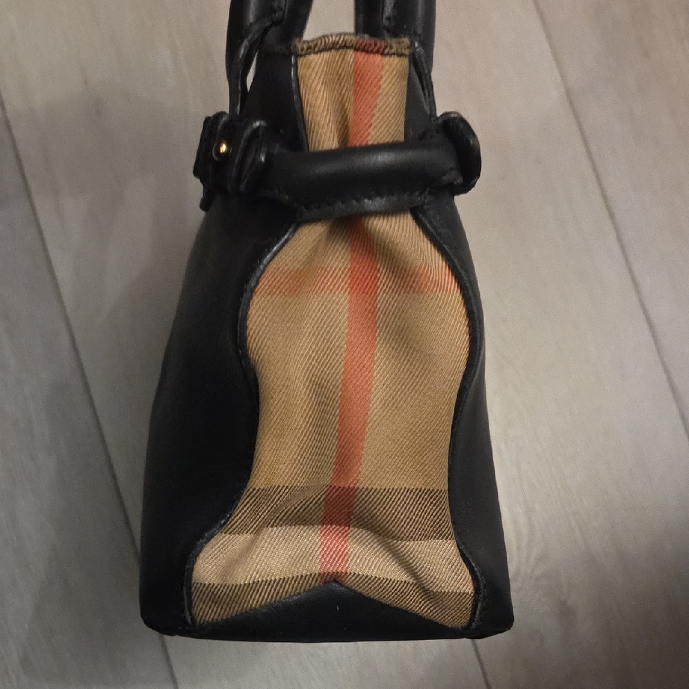 Burberry Banner Tote Handbag in Leather - Picture 8 of 16